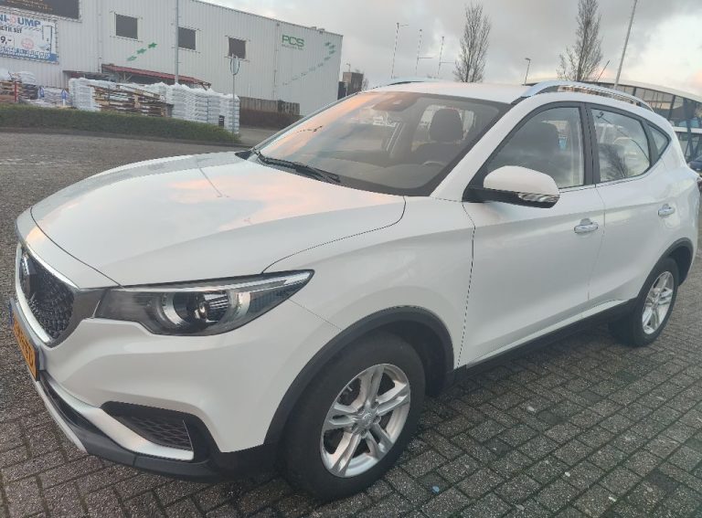 MG ZS zijkant