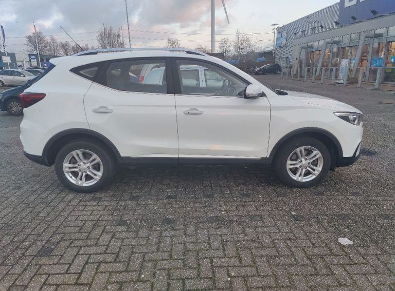 MG ZS zijkant