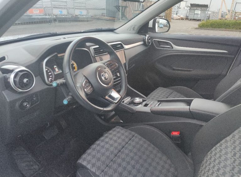 MG ZS voorstoelen