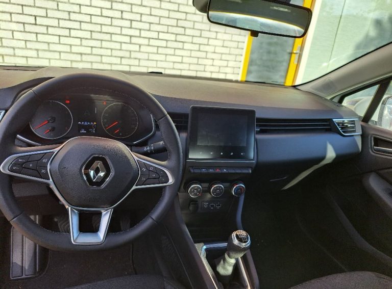 Renault Clio dashboard
