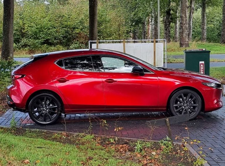 Mazda 3 zijkant