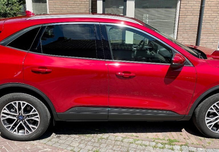 Ford Kuga zijkant
