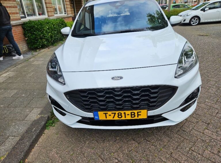 Ford Kuga voorkant