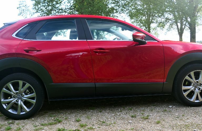 Mazda CX30 zijkant
