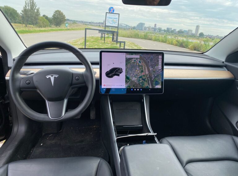 Tesla 3 voorstoelen