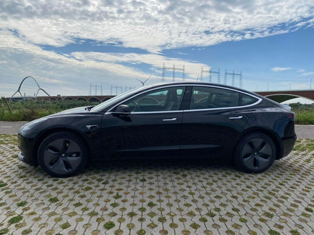 Tesla 3 zijkant 1