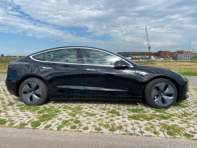 Tesla 3 zijkant 2