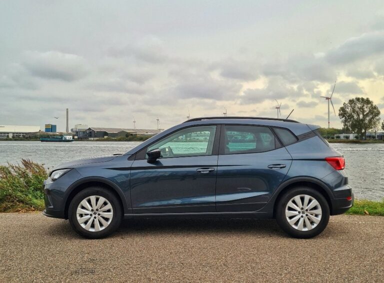 Seat Arona zijkant