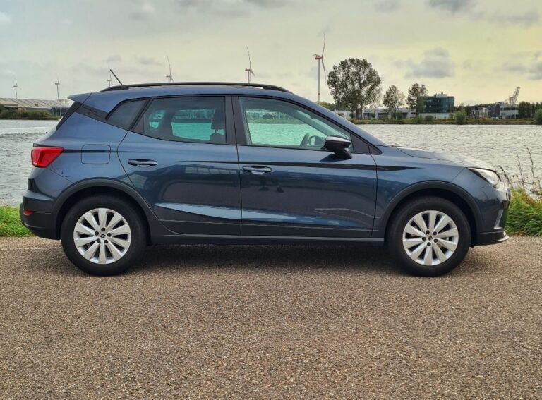 Seat Arona zijkant