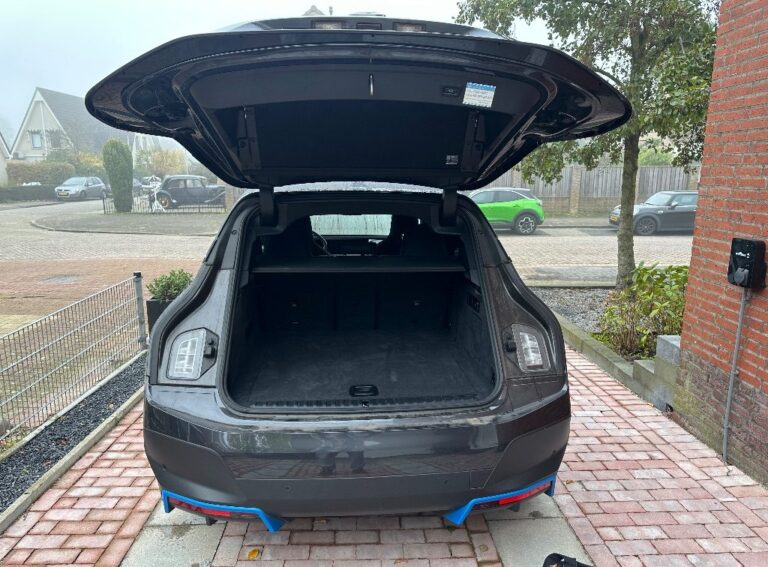 BMW iX kofferbak