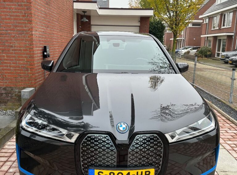 BMW iX voorkant