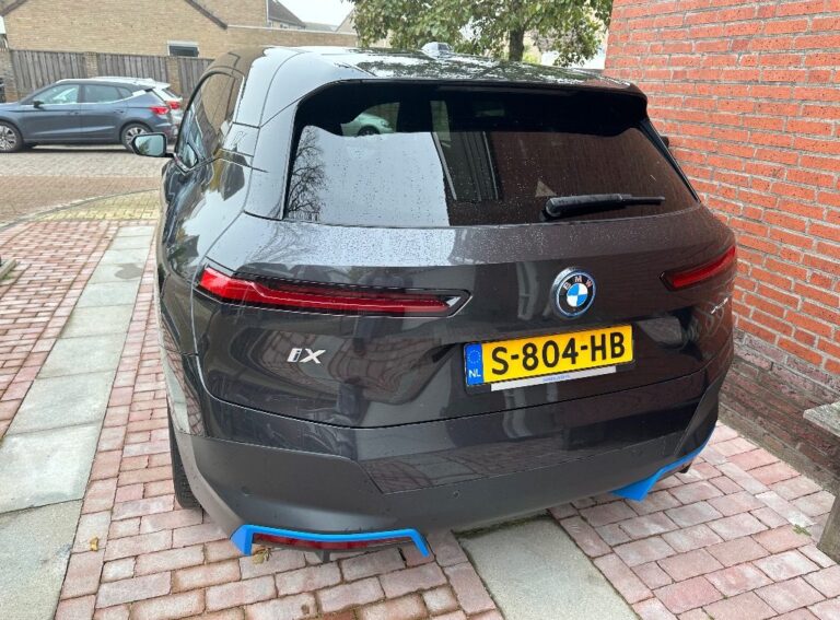 BMW iX achterkant