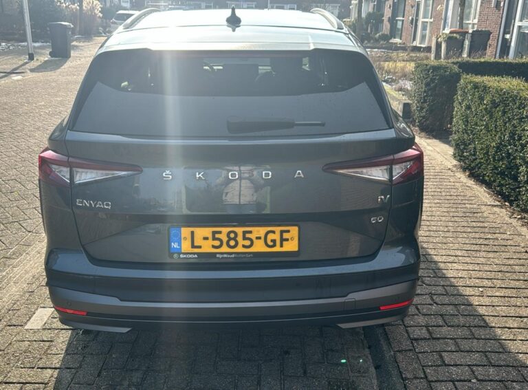 Skoda Enyaq IV 60 achterkant