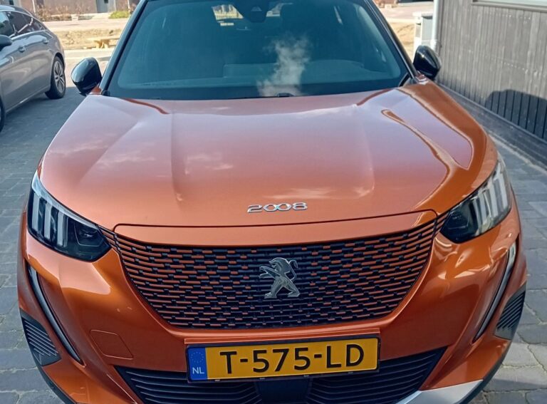 Peugeot 2008 voorkant