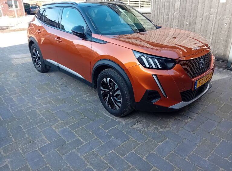 Peugeot 2008 zijkant