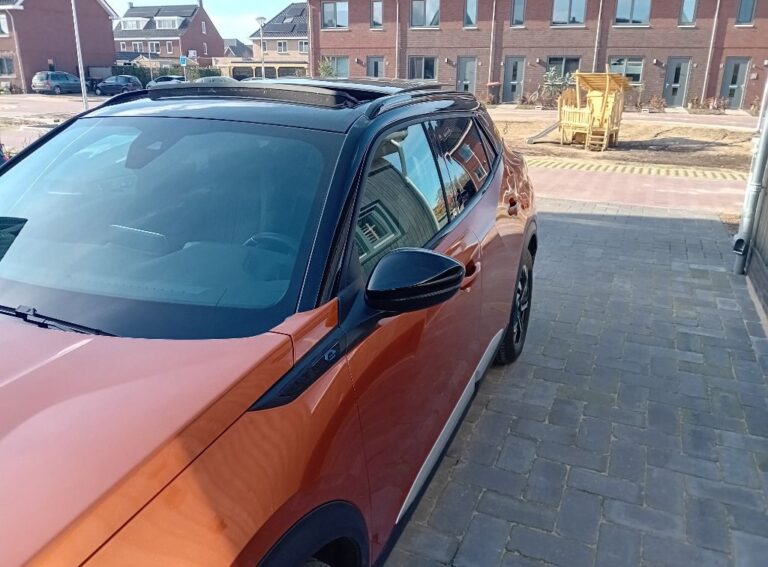Peugeot 2008 zijkant