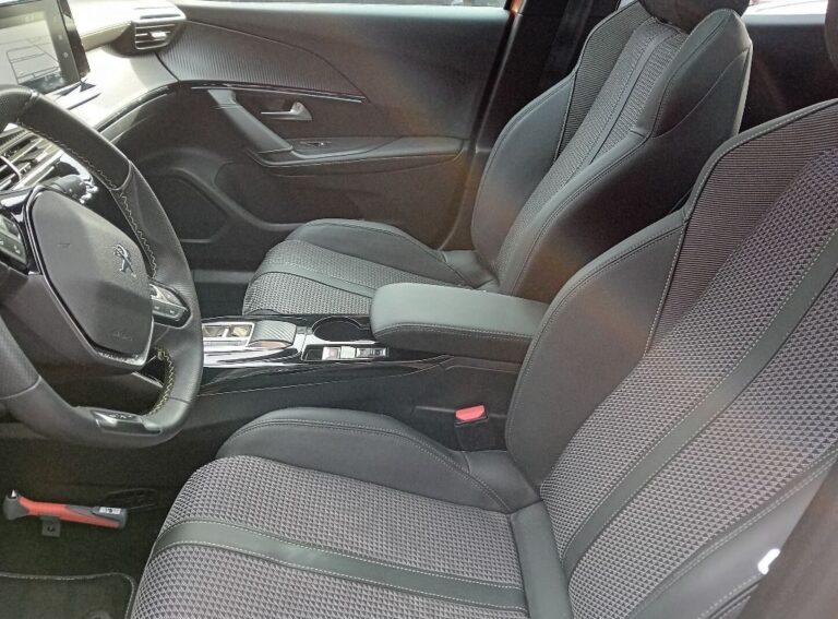 Peugeot 2008 voorstoelen