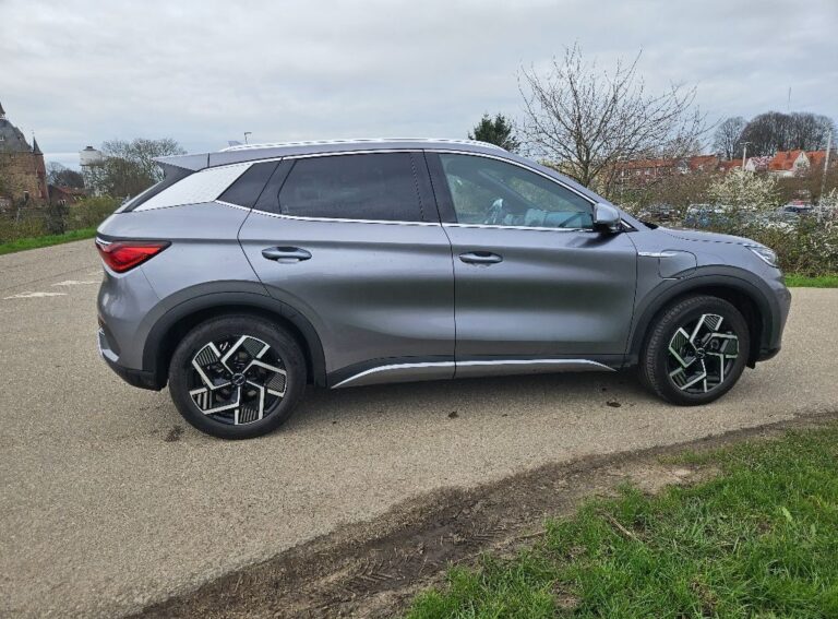 BYD ATTO 3 zijkant