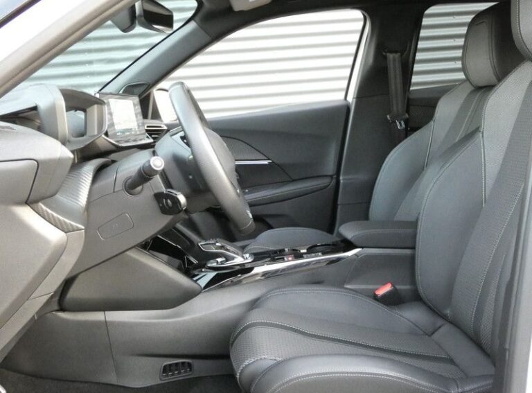Peugeot E-2008 voorstoelen