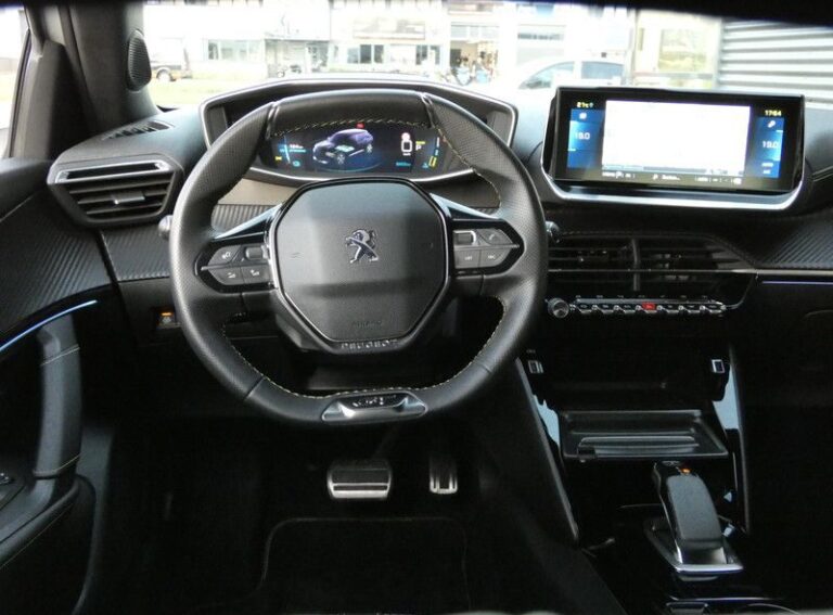 Peugeot E-2008 dashboard