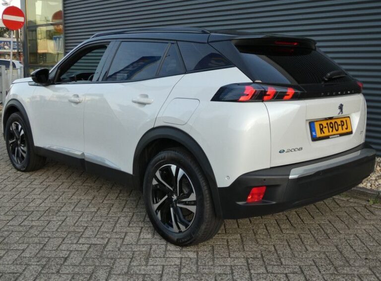 Peugeot E-2008 achterkant