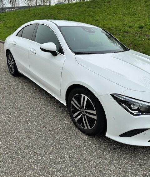 Mercedes Benz CLA zijkant