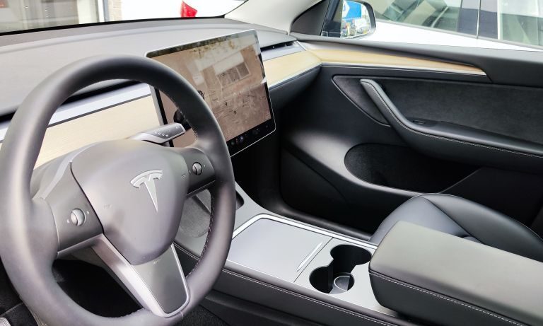 Tesla Model Y voorstoelen