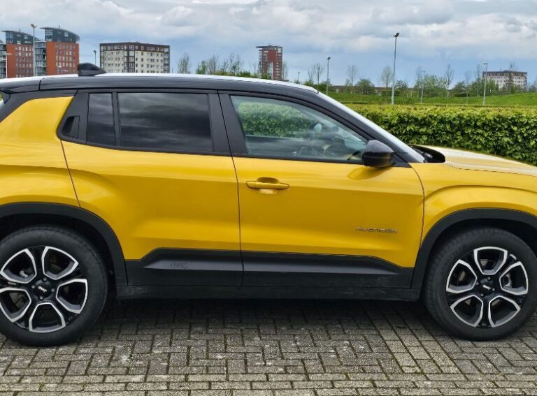 Jeep Avenger zijkant