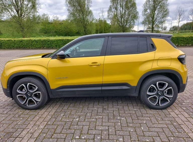 Jeep Avenger zijkant