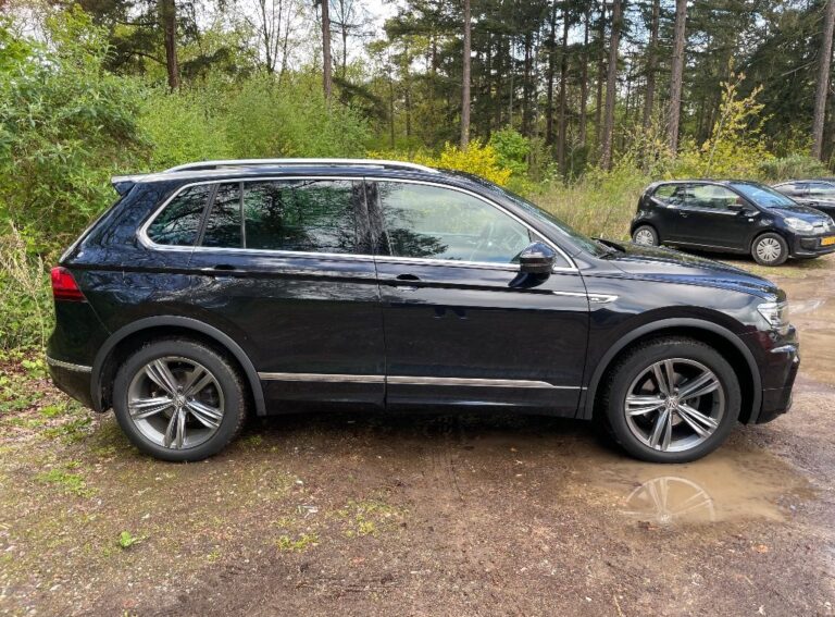Volkswagen Tiguan zijkant