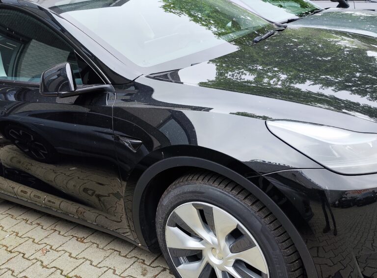 Tesla Model Y zijkant
