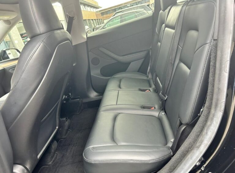 Tesla Model Y achterbank