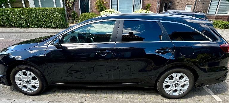 Kia Ceed zijkant