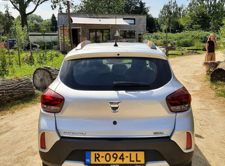 Dacia Spring achterkant