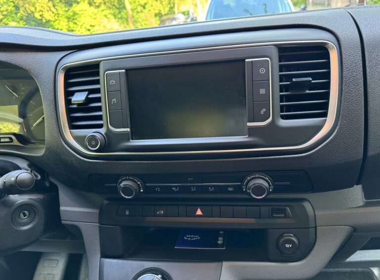 Peugeot Expert dashboard