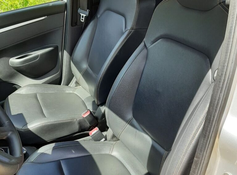 Dacia Spring voorstoelen