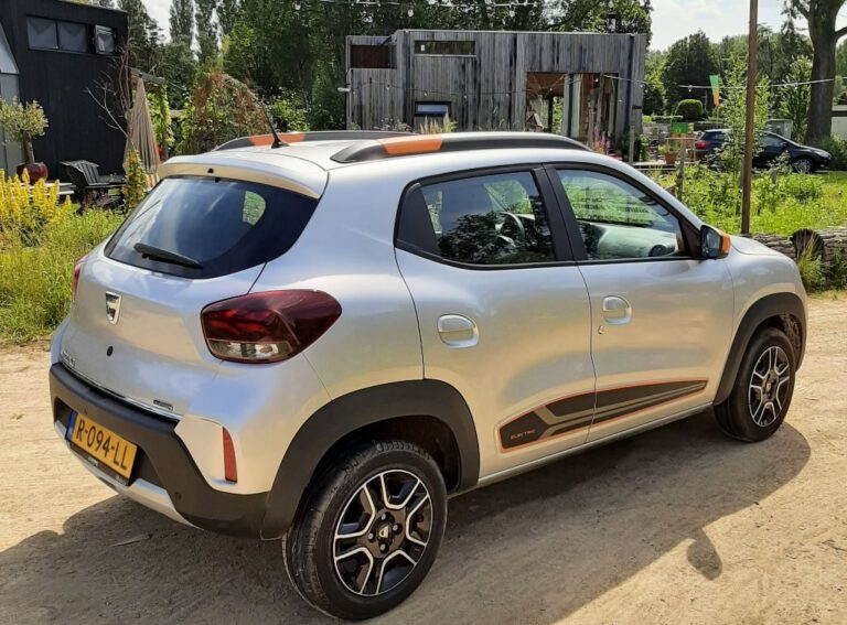 Dacia Spring zijkant