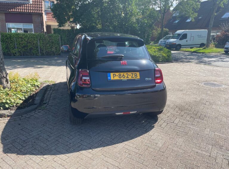 Fiat 500E Berlina Onyx Black achterkant