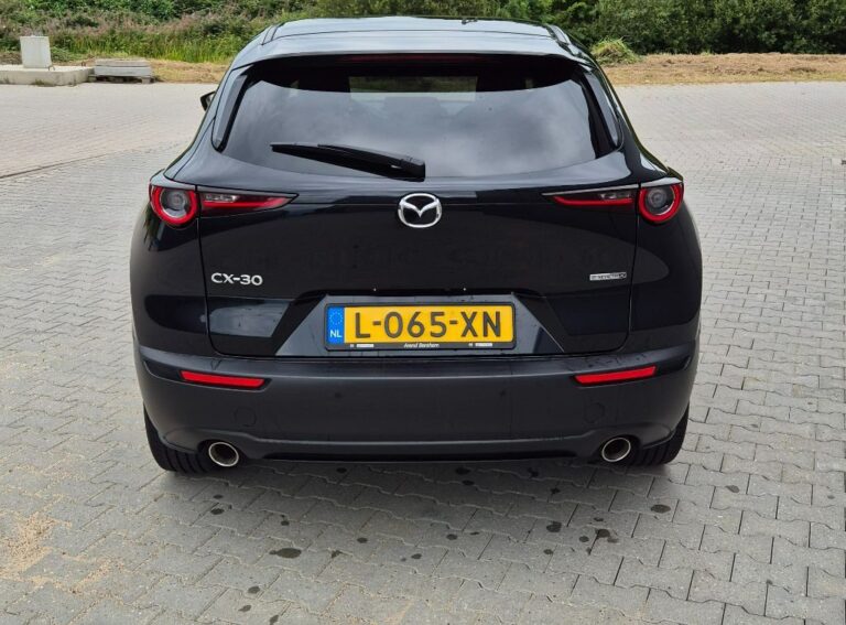 Mazda CX-30 achterkant