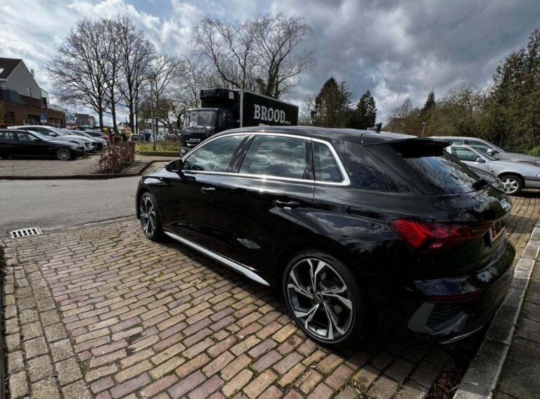Audi A3 zijkant