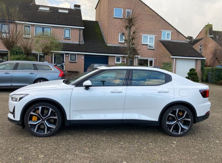Polestar 2 zijkant