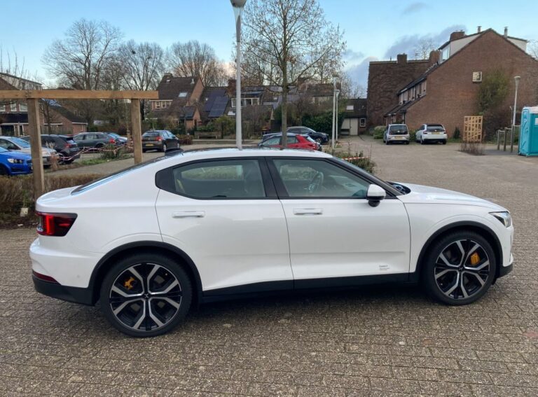 Polestar 2 zijkant