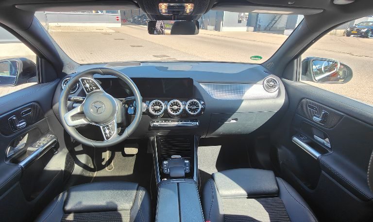 Mercedes-Benz EQA voorstoelen