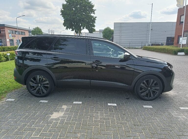 Peugeot 5008 zijkant