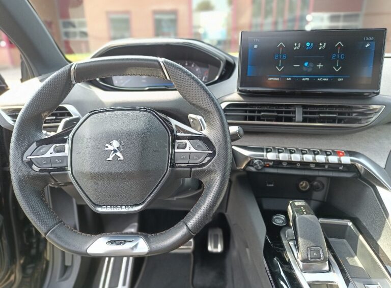 Peugeot 5008 dashboard