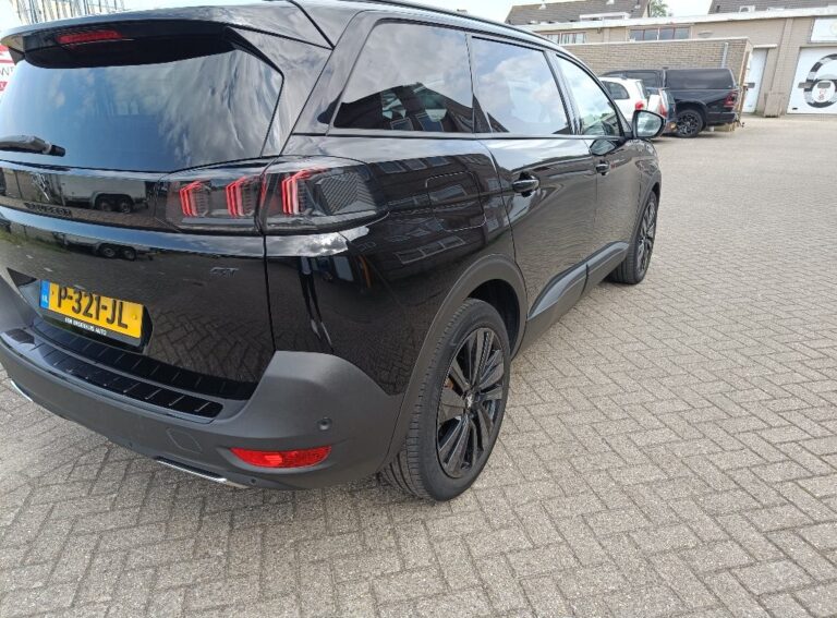 Peugeot 5008 achterkant