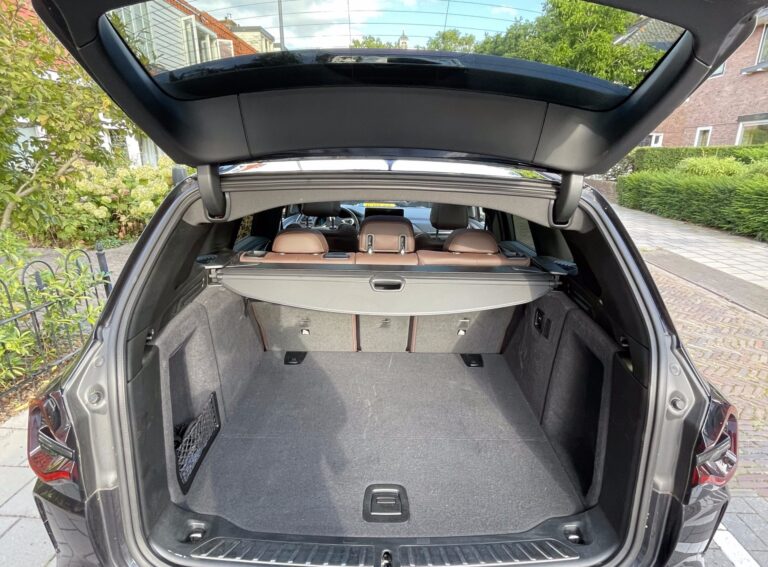 BMW iX3 kofferbak