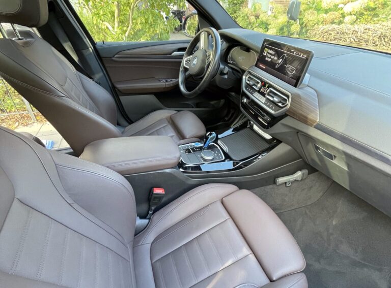 BMW iX3 voorstoelen