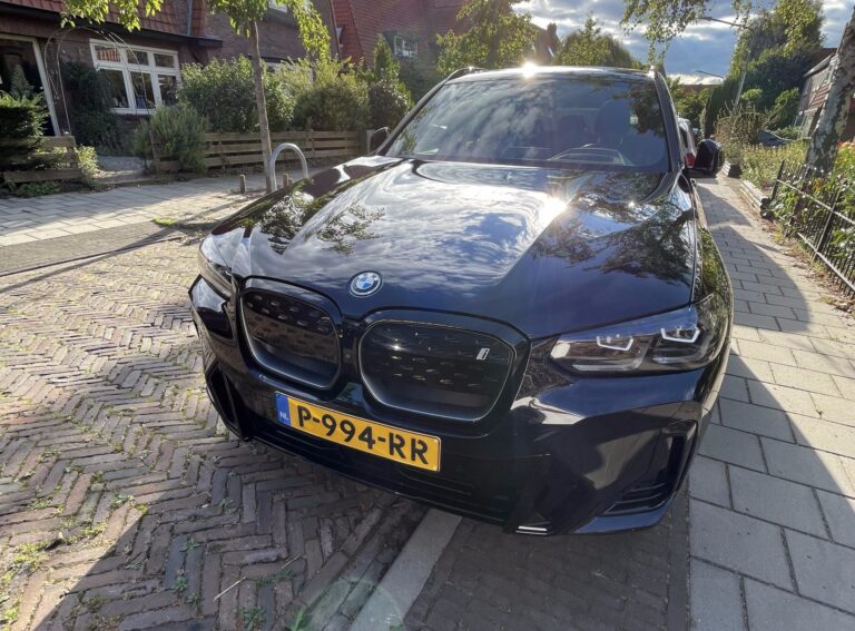 BMW iX3 voorkant