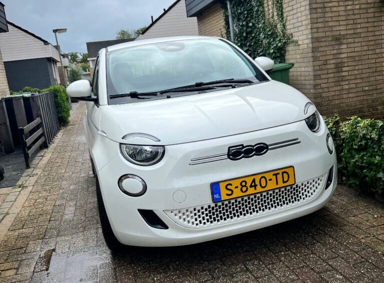 Fiat 500E voorkant
